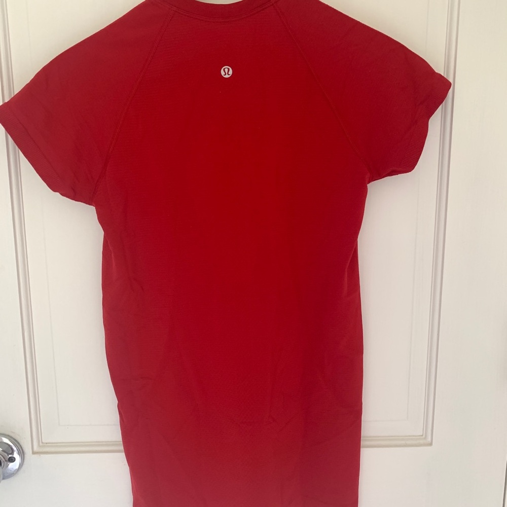 Lululemon swift top in cherry red size 4